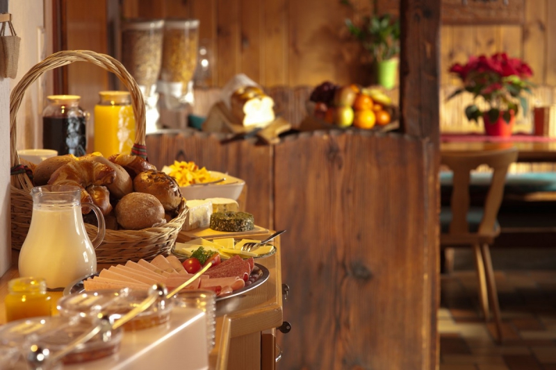 boulangerie-COTIGNAC-min_breakfast_buffet_food_restaurant_meal_hotel_plate_fresh-718745